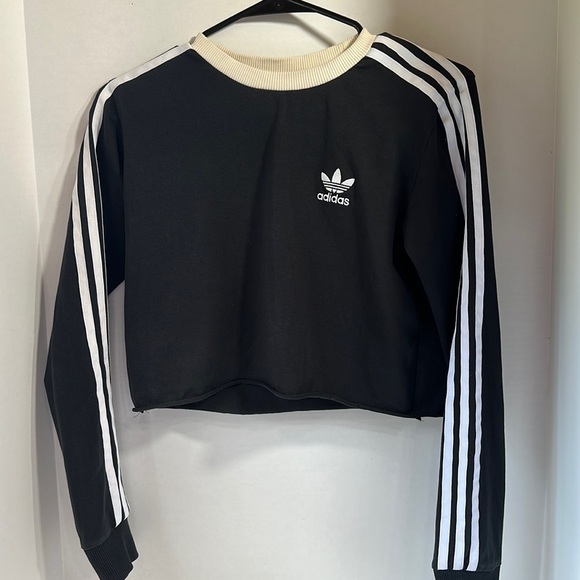 adidas Tops - Adidas black and white cropped long sleeve top size small lounge